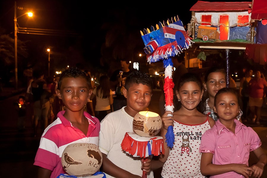 Children with faroles at parade in Costa Rica