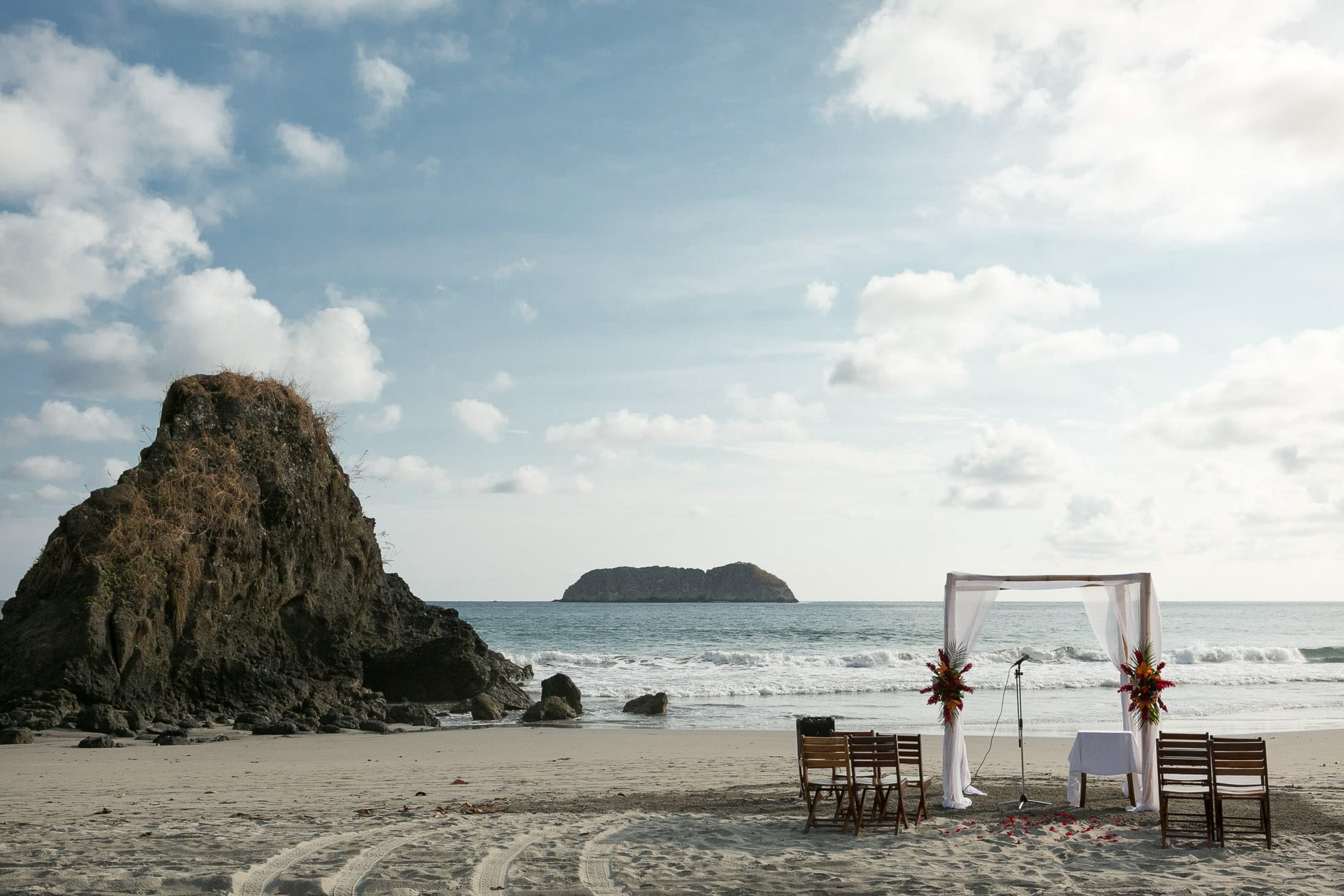 Beach ceremony in Costa Rica