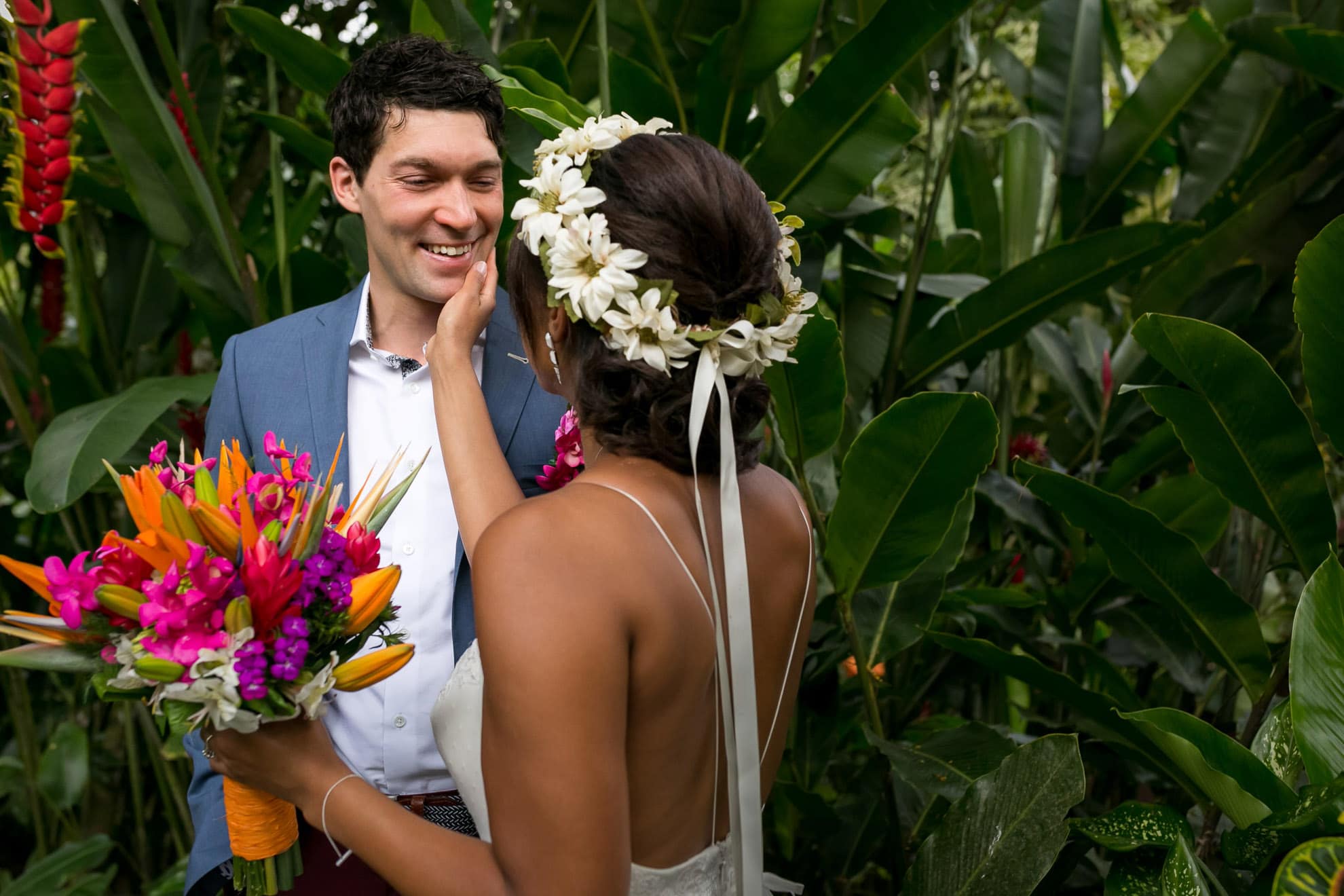 First look at wedding in Costa Rica